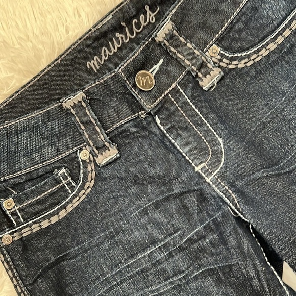 MAURICES Dark Wash Mid Rise Gray/White Stitching Denim Jeans, Size Small, EUC. - Picture 4 of 8